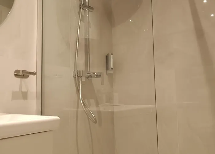 아파트 4* Ester 로비니