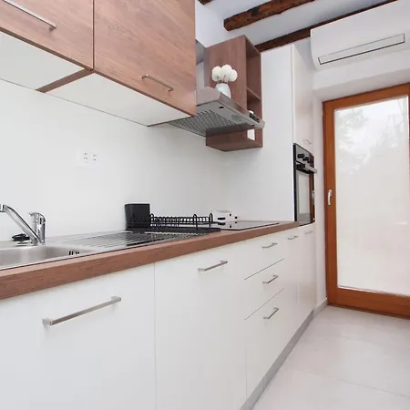 4* Ester Daire Rovinj